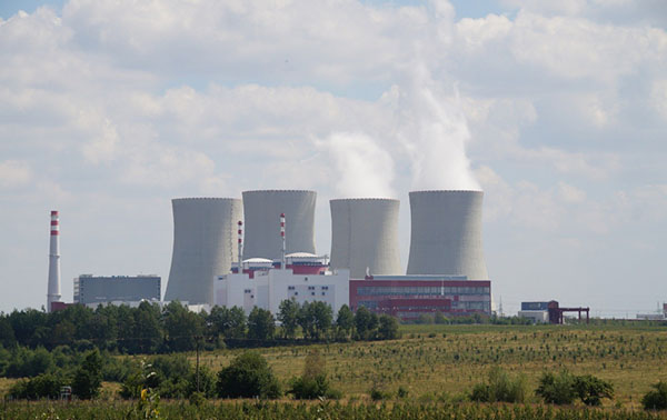 die Kühltürme eines Atomkraftwerks